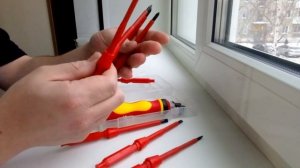 Бюджетный инструмент электрика набор диэлектрических отверток DEKO