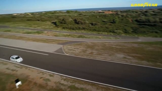 Тесты на торможение Goodyear Eagle F1 Asymmetric 3 смотреть онлайн