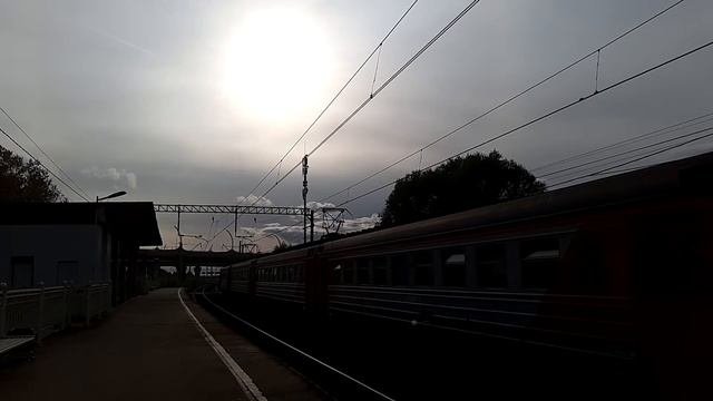 Электропоезд ЭТ2  - 001.  На платформе 