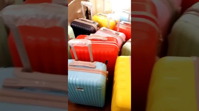 Недорогие Российские пластиковые чемоданы на колёсах. http://chemodan777.ru смотреть онлайн