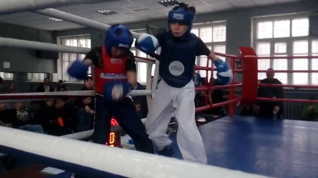 Кикбоксинг - 3 раунд смотреть онлайн