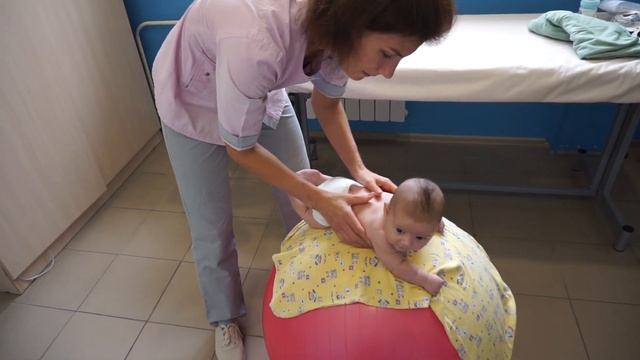 УПРАЖНЕНИЯ НА ФИТБОЛЕ ДЛЯ ГРУДНИЧКОВ / УКРЕПЛЯЕМ МЫШЦЫ