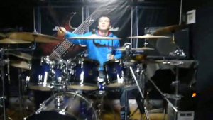 Супер барабанщик)))