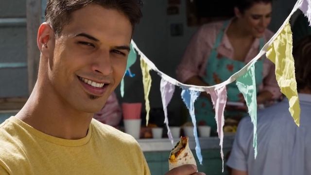 На сороковину сына, муж привёл в дом молодуху, а чемоданы супруги выставил за порог… смотреть онлайн