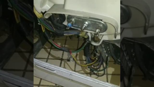 Почему стиральная машина выбивает автомат. Сгоревшая стиральная машина ване.