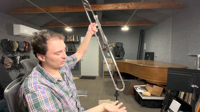 Beginning Trombone Lesson - Emptying the water-key смотреть онлайн