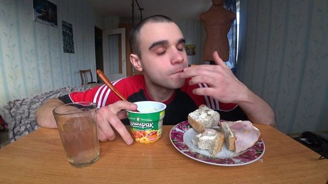 МУКБАНГ АСМР ПЮРЕ СО ВКУСОМ КУРИЦИ от "ДОШИРАК"/ БУТЕРБРОДЫ С ВЕТЧИНОЙ И МАСЛОМ/ EATING ASMR Mukban