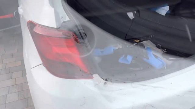 Toyota Yaris III. Removing the rear lamp and sealing. Usunięcie tylnej lampy i uszczelnienie. смотреть онлайн