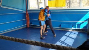 Как боксировать с рубакой? Бокс игровика с рубакой в зале бокса Колодия