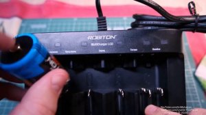 MultiCharger LCD - Удобная зарядка для D/C/AA/AAA/9V Крона (ROBITON)