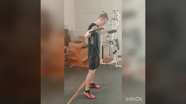 треним ноги и трицепс