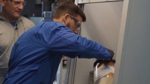 ПРОФЕССИЯ АВТОКОЛОРИСТ. ВСЁ, ЧТО ВЫ ХОТЕЛИ ЗНАТЬ О ПОКРАСКЕ АВТО