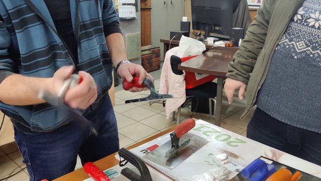 Как выбрать хороший инструмент для нанесения декоративной штукатурки и базового армирующего слоя смотреть онлайн