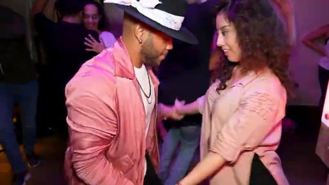 Bachata Dancing at Solas #bachata #bachatwins смотреть онлайн