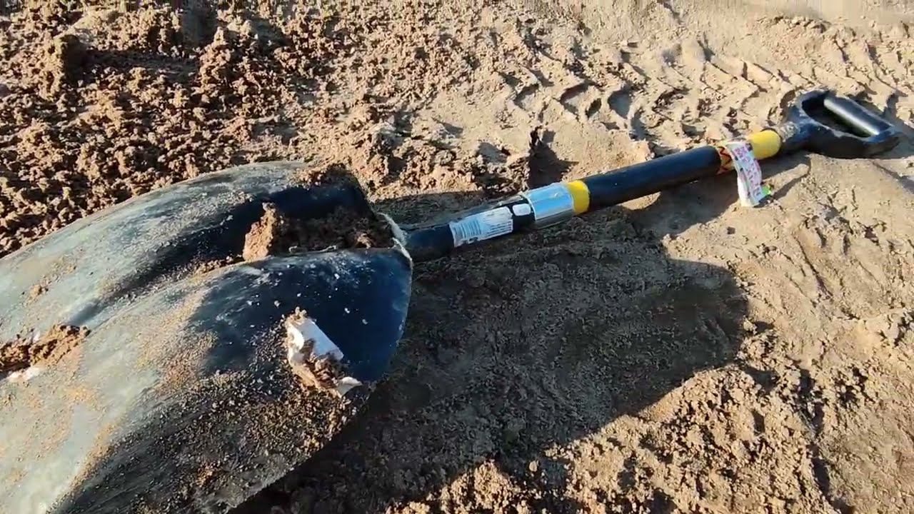 заглубил лопату    двумя    стропами ,   а работаю   одной  нижней