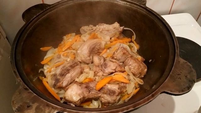 Похлёбка папы Карло. Свиные рёбрышки с овощами в казане смотреть онлайн