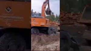 Колёсный экскаватор Твэкс