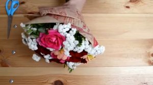 Как красиво упаковать букет в крафт бумагу ? - 3 крутых способа