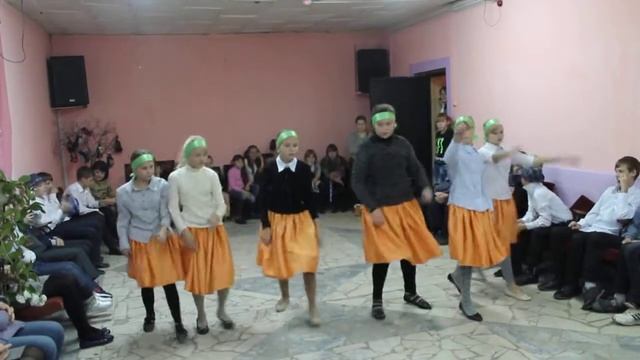 Осенний бал. Танец 5 "В" класса (2014 год) смотреть онлайн