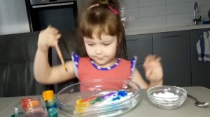 Топим лёд при помощи соли и красок