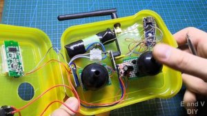 Модель лодки на радиоуправлении из хлама на базе Arduino своими руками