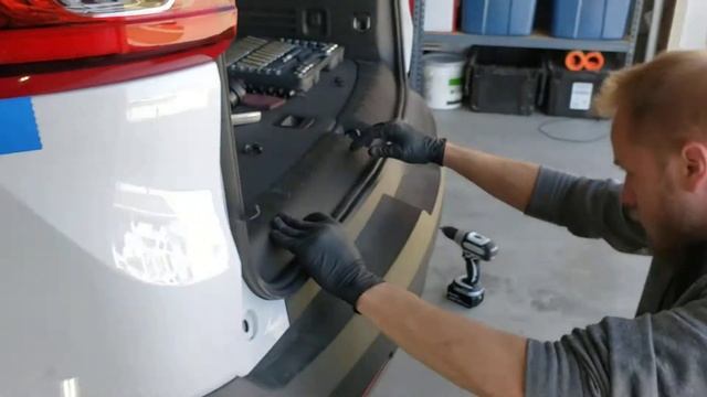 2021 Chevrolet Traverse Trailer Hitch Installation Part 2 смотреть онлайн