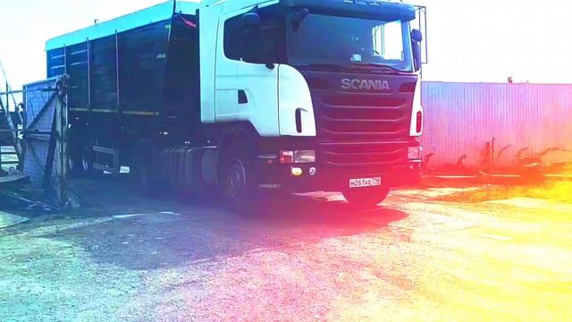 полуприцеп зерновоз задняя разгрузка с боковыми клапанами АМКАР