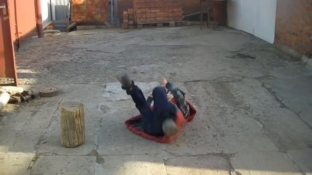 Shoulder Roll За 24 Часа смотреть онлайн