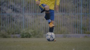 САМЫЙ ЛЕГКИЙ СПОСОБ ПРОКИНУТЬ МЕЖДУ НОГ В ФУТБОЛЕ