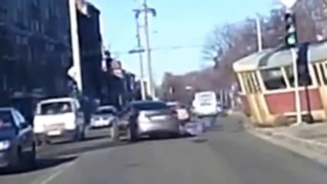 Харьковский терминатор сбивает трамвай смотреть онлайн