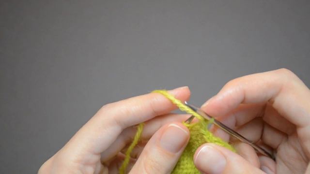 КАК СВЯЗАТЬ ПРОЙМУ БЕЗ СТУПЕНЕК. Уроки вязания спицами для начинающих. НАЧНИ ВЯЗАТЬ! смотреть онлайн