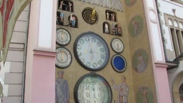 Астрономические часы на здании Ратуши в Оломоуце. смотреть онлайн