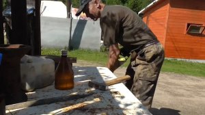 Замена подшипников садовой тачки на втулку из черенка лопаты.