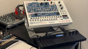 KORG SQ-64 Sequence Roland SH-32 Bass / TR8S