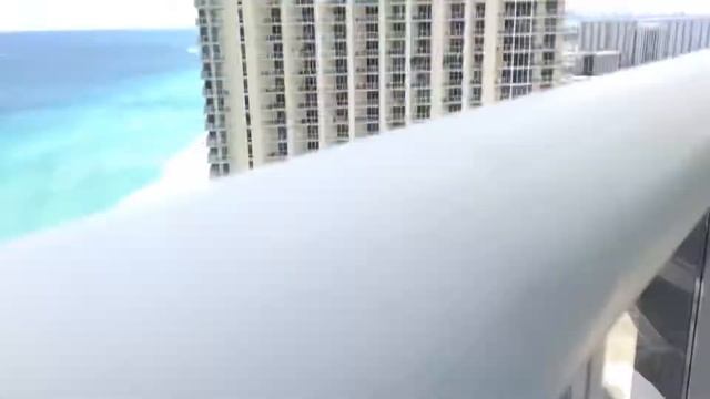 The la perla review in Miami смотреть онлайн