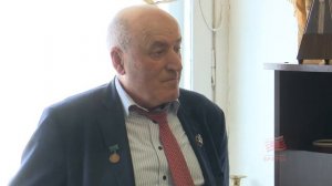 Почти 40 лет он учит братчан музыке  Директор братской школы искусств № 3 Левон Азизян отмечает юби