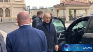 Путин приехал в Севастополь сам за рулём, сообщил губернатор региона Развожаев.