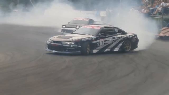 █ Nissan 180SX RPS13 vs Nissan Silvia S14. Двойной сход. Drift. 11г. (соревнования по дрифту).