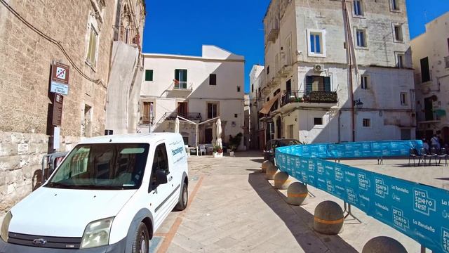 Monopoli (Puglia), Italy【Walking Tour】History in Subtitles - 4K смотреть онлайн