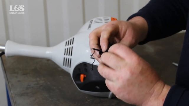 How to Change the Fuel Cap & Fuel Filter on a Stihl FS56 & 56R Brushcutter | L&S Engineers смотреть онлайн