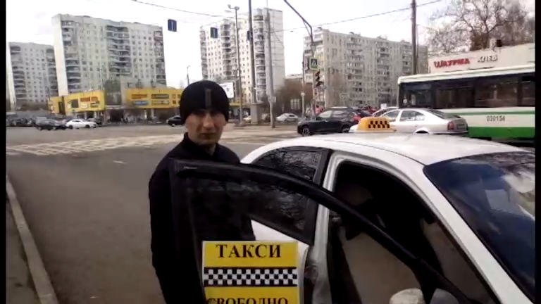 Отказываются от таксистов таджиков. Таксист узбек. Таджик водитель такси. Нерусский таксист. Таксисты у метро.