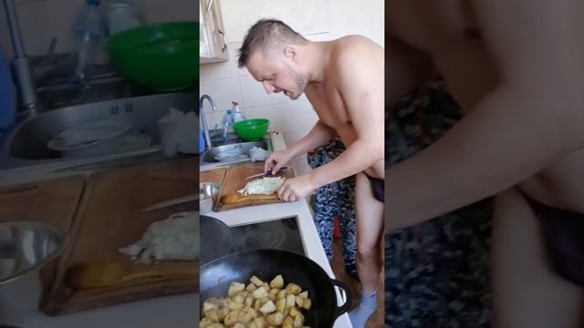 Жареная картошка на сале с луком