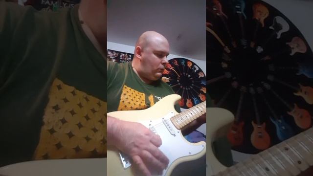 First vid playing USA fender Yngwie Malmsteen signature stratocaster смотреть онлайн