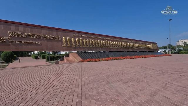 Городская набережная Уральска, площадь Победы, Стелла