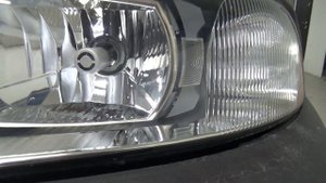 volvo xc70 2006 -реставрация фар с восстановлением отражателей и заменой стёкол.