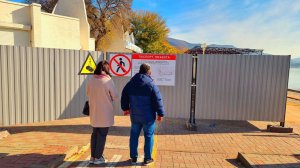 В ГЕЛЕНДЖИКЕ ПЕРЕКРЫЛИ НАБЕРЕЖНУЮ. ИДЕТ ЗАМЕНА КАНАЛИЗАЦИИ