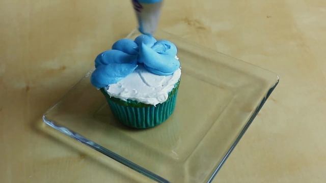 SIMPLE Moana Canoe Cupcakes | Pinch of Luck смотреть онлайн