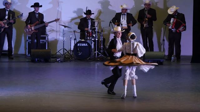 Финал в стиле чихуахуа в горошек - Молодежная категория6  #upskirt#костюмированный #латино #танец