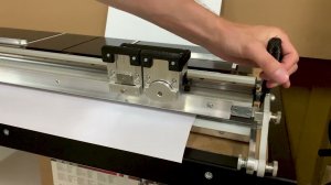 Резка баннерной ткани плотностью 400г м2 на резаке