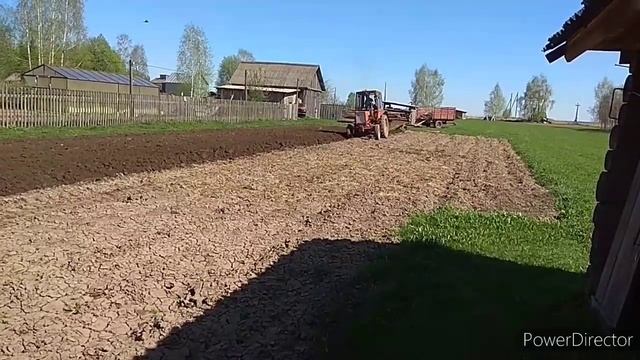 Самодельный двухкорпусный плуг на трактор Т-25.. Вспашка огорода..